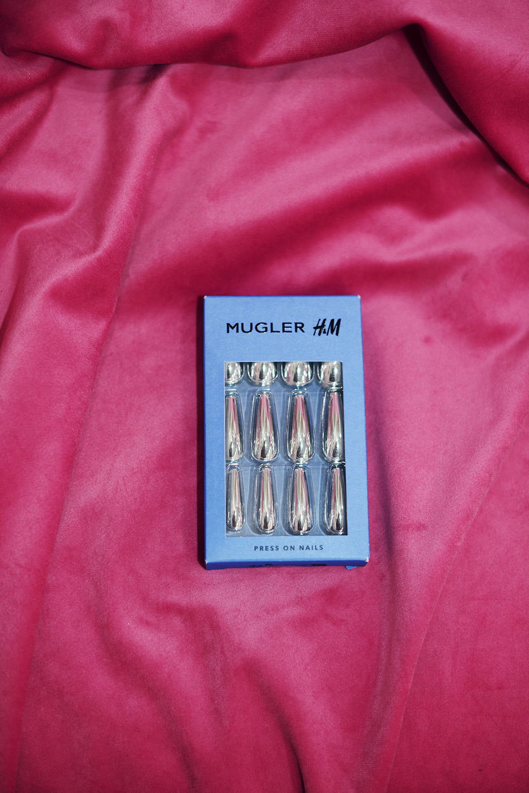 MUGLER x HM silver nails