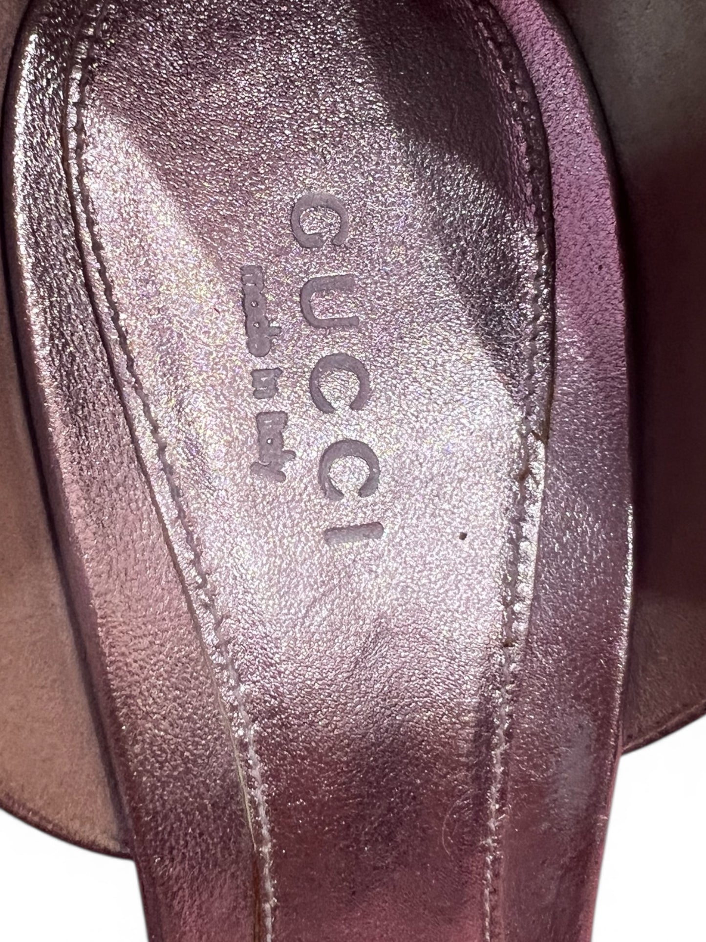 GUCCI metallic lilac sandals in size IT: 37.5