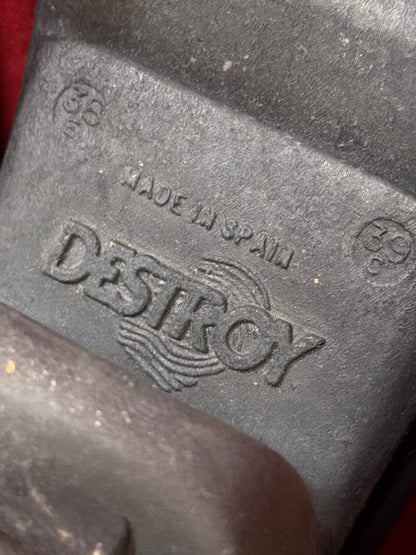 Iconic DESTROY boots in Size: 39