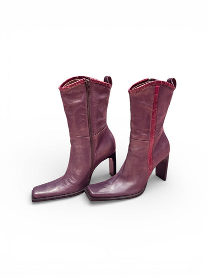 Y2K Italian boots in size 7
